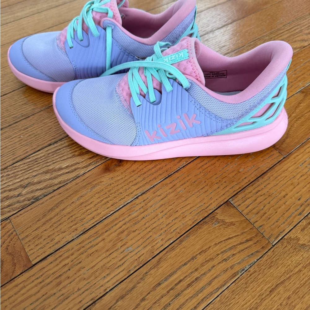 Kizik Pastel sneakers. Big girls size 5